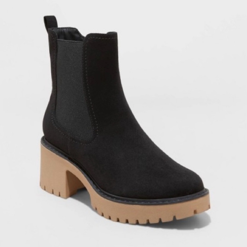 Universal Thread Black and Tan Winter Boots